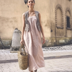 lniana sukienka wiązana na szyi blady róż 