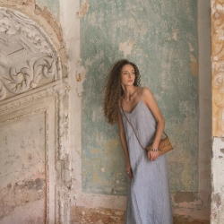 Lniana sukienka zauroczenie chwilą 